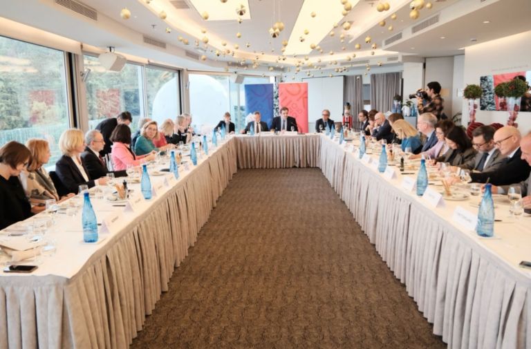 Επενδυτές, ΕΕ και ESM στέλνουν ηχηρά μηνύματα για την οικονομική ανάταση της Ελλάδας