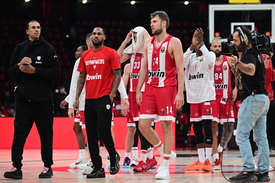 Ολυμπιακός – Βαλένθια: Νέα ήττα με απίστευτο «μπλακ άουτ» στο ΣΕΦ