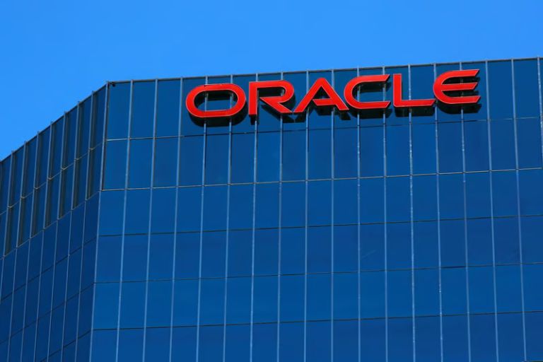 Oracle: Η «φούσκα» του $300 δισ. στοίχημα με OpenAI – Ρίσκο ή επανάσταση για την AI υποδομή;