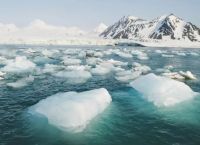 Η Αρκτική μεταμορφώνεται χημικά και επιταχύνει την κλιματική αλλαγή — από παγετώνες σε ρυπασμένα ποτάμια