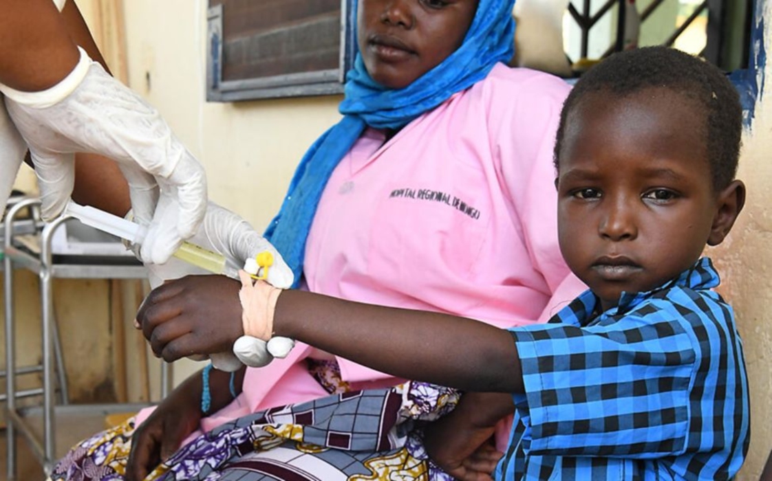 Το Ίδρυμα Γκέιτς προειδοποιεί: Άνοδος της παιδικής θνησιμότητας στον αιώνα λόγω περικοπών στη διεθνή βοήθεια