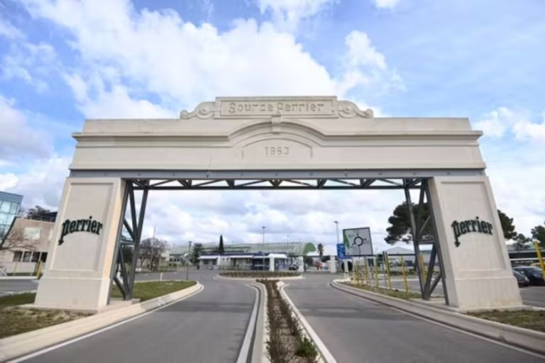 Η Nestlé καταγγέλλεται για απάτη σε εμφιαλωμένο νερό – Αγωγή 1,6 δισ. € για «αθέμιτο ανταγωνισμό»