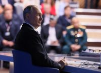 Κρεμλίνο: «Δεν υπάρχει στο τραπέζι τριμερής με ΗΠΑ και Ουκρανία» – σκεπτικισμός για ειρήνη