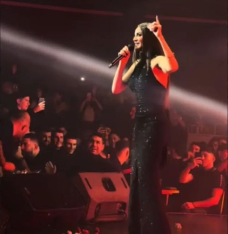 Απίστευτο περιστατικό σε live: Το σύνθημα που εξόργισε τη Ρία Ελληνίδου [vid]