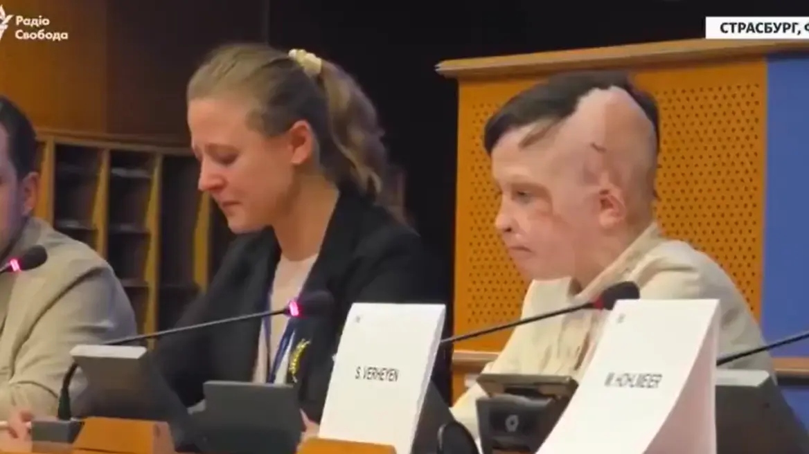 «Ήταν η τελευταία φορά που είδα τη μαμά μου»:11χρονος από Ουκρανία λύγισε διερμηνέα και κοινό στο Στρασβούργο