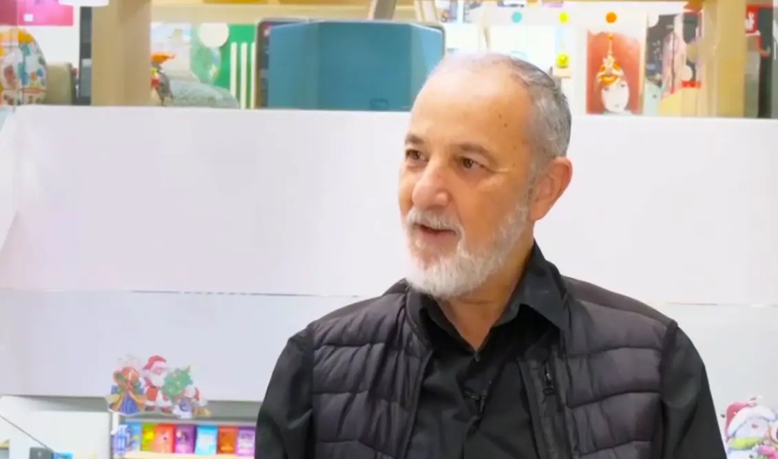 Στέλιος Μάινας: “Είχαν χωρίσει οι γονείς μου, ο πατέρας μου ήταν ένας επισκέπτης” – “Δεν θα πω ψέματα” [vid]