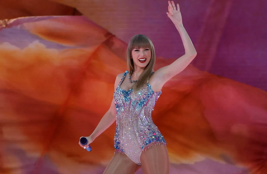 «Απλώς για να πω ευχαριστώ»: Η Τέιλορ Σουίφτ μοίρασε 197 εκατ. δολάρια σε μπόνους!