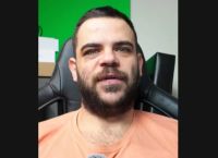 Teosty: “Σπάει” τη σιωπή για το περιστατικό ξυλοδαρμού του στα Ιωάννινα-“Η βία δεν είναι viral content” [vid]