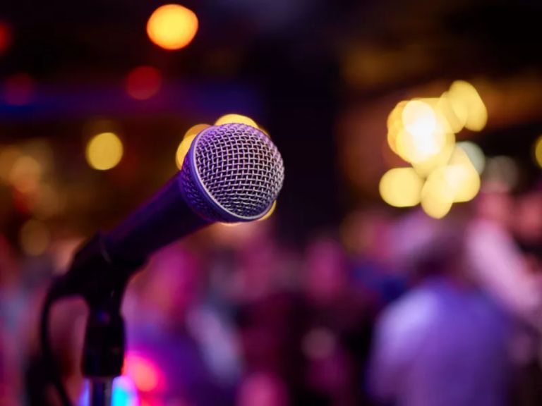 Σοκ! «Βόμβα» στη showbiz: Έρχεται καταγγελία για σεξουαλική κακοποίηση κατά κορυφαίου Έλληνα τραγουδιστή