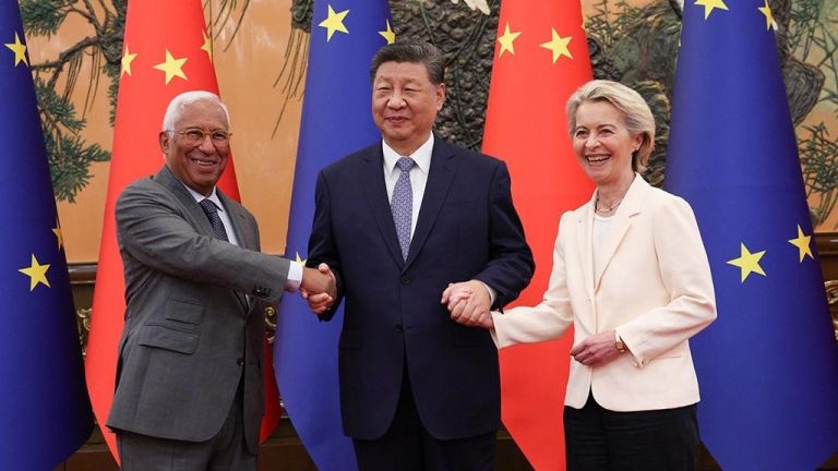 Ο Τραμπ θέλει συμφωνία, αλλά η Μόσχα λέει Όχι – Η Ευρώπη Κοιτάει την Κίνα