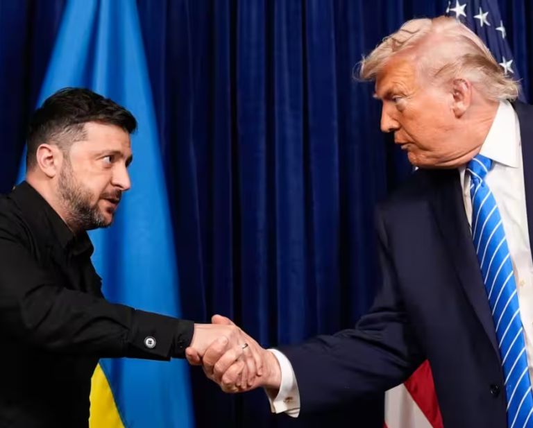 Ο Ζελένσκι στο αδιέξοδο: Συμβιβασμός ή πίεση από Τραμπ και ευρωπαϊκούς παίκτες;