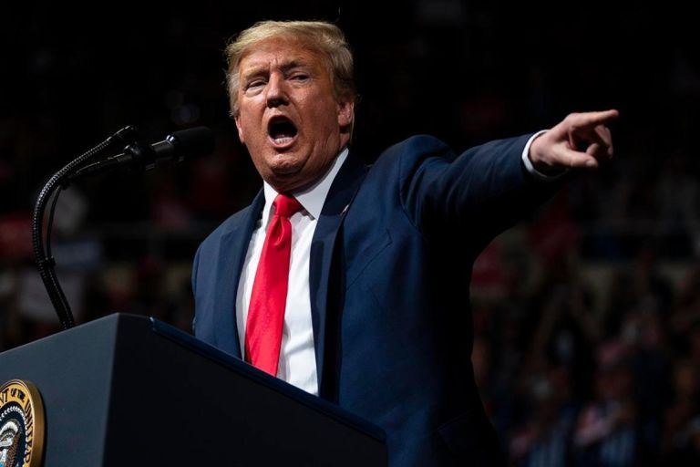 Ρατσιστικό παραλήρημα Τραμπ κατά Σομαλών μεταναστών: «Η χώρα τους βρωμάει, δεν τους θέλουμε στις ΗΠΑ»