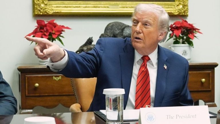 Ο Τραμπ κηρύσσει «τρομοκρατική» τη Βενεζουέλα και μπλοκάρει τα πετρελαιοφόρα – Οργισμένη απάντηση Μαδούρο