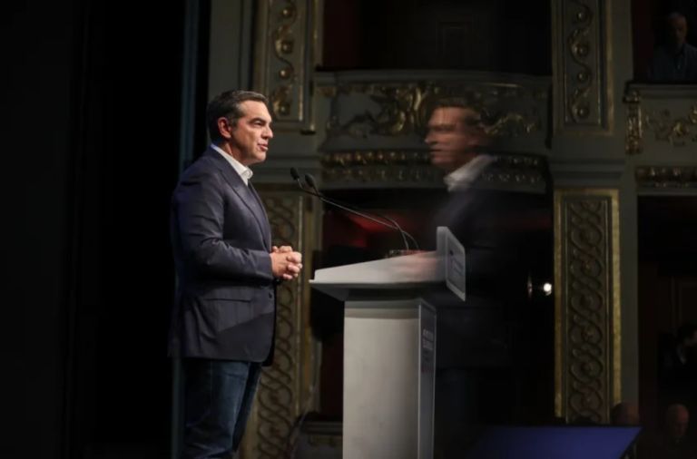 Τσίπρας στο Παλλάς: Πολιτικό ξεκαθάρισμα και μήνυμα ισχύος στον προοδευτικό χώρο