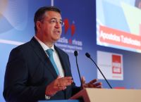 Τζιτζικώστας «ξαναβάζει μπρος» τους κινητήρες καύσης στην ΕΕ – Ανάσα για αυτοκινητοβιομηχανία