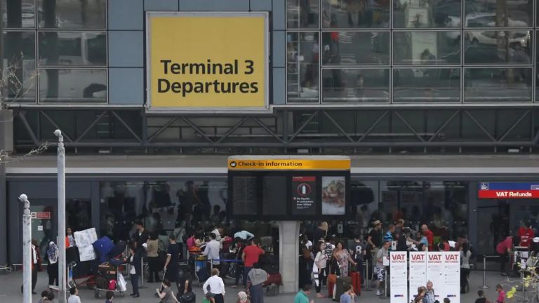 Συναγερμός στο αεροδρόμιο Χίθροου: Ένοπλοι αστυνομικοί στο σημείο – Τουλάχιστον δύο συλλήψεις