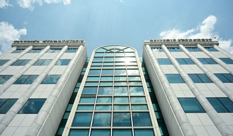 Global X: Οι ελληνικές μετοχές θα λάμψουν και το 2026 – Αποτιμήσεις αναδυόμενης αγοράς