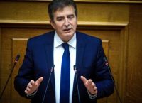 Ο Χρυσοχοΐδης προειδοποιεί: Τα μπλόκα των αγροτών θα φέρουν πρόστιμα και κυρώσεις