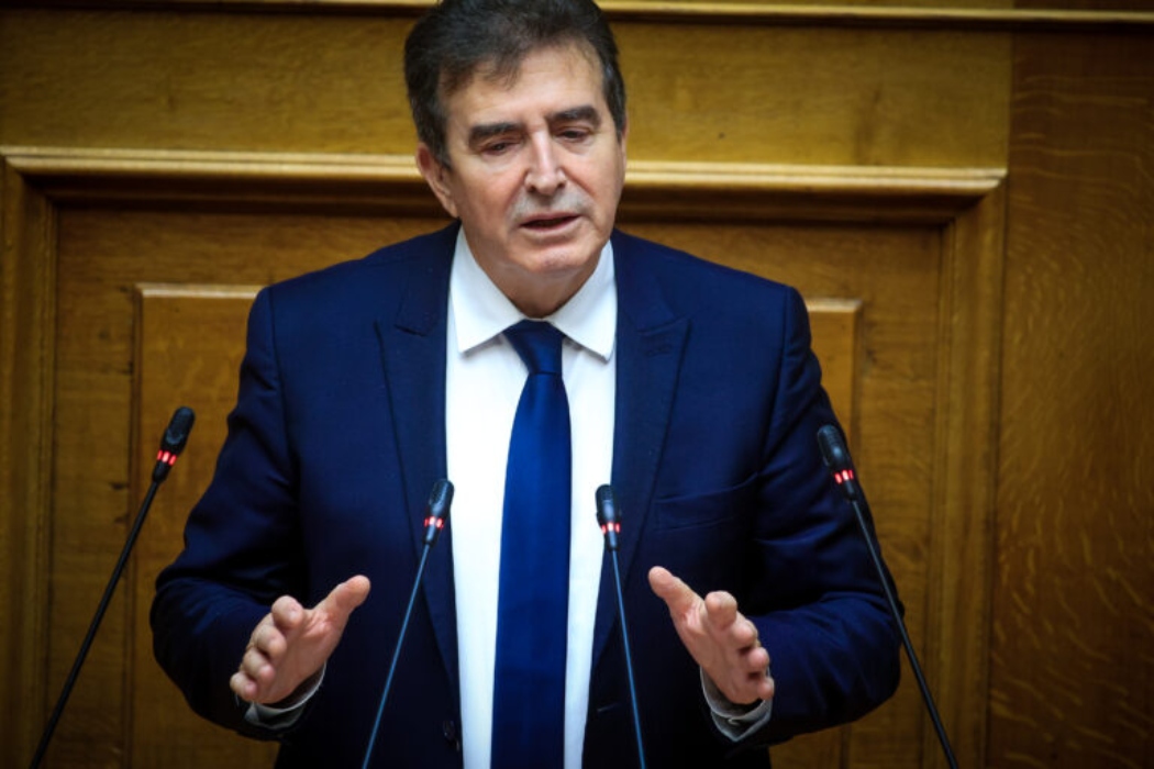 Ο Χρυσοχοΐδης προειδοποιεί: Τα μπλόκα των αγροτών θα φέρουν πρόστιμα και κυρώσεις