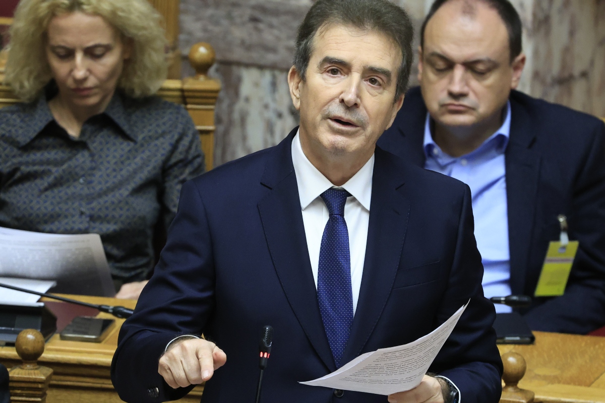 Κατατέθηκε στη Βουλή η τροπολογία Χρυσοχοΐδη για την οπλοκατοχή – Πιο αυστηρό πλαίσιο και πρόστιμα