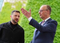 Σήμα συμβιβασμού από Ζελένσκι στο Βερολίνο ενόψει κρίσιμων συνομιλιών για εκεχειρία