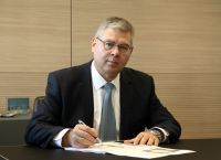 Σιάμισιη στο Λονδίνο: «Χωρίς Συνέχεια στις Μεταρρυθμίσεις η Ελλάδα θα Χάσει το Τρένο της Ανάπτυξης