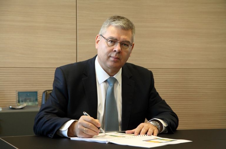 Σιάμισιη στο Λονδίνο: «Χωρίς Συνέχεια στις Μεταρρυθμίσεις η Ελλάδα θα Χάσει το Τρένο της Ανάπτυξης