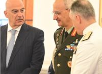 Γαλόνια, Μαξίμου και γεωπολιτική πίεση: γιατί οι έκτακτες κρίσεις στον Στρατό δεν ήταν “ρουτίνα”