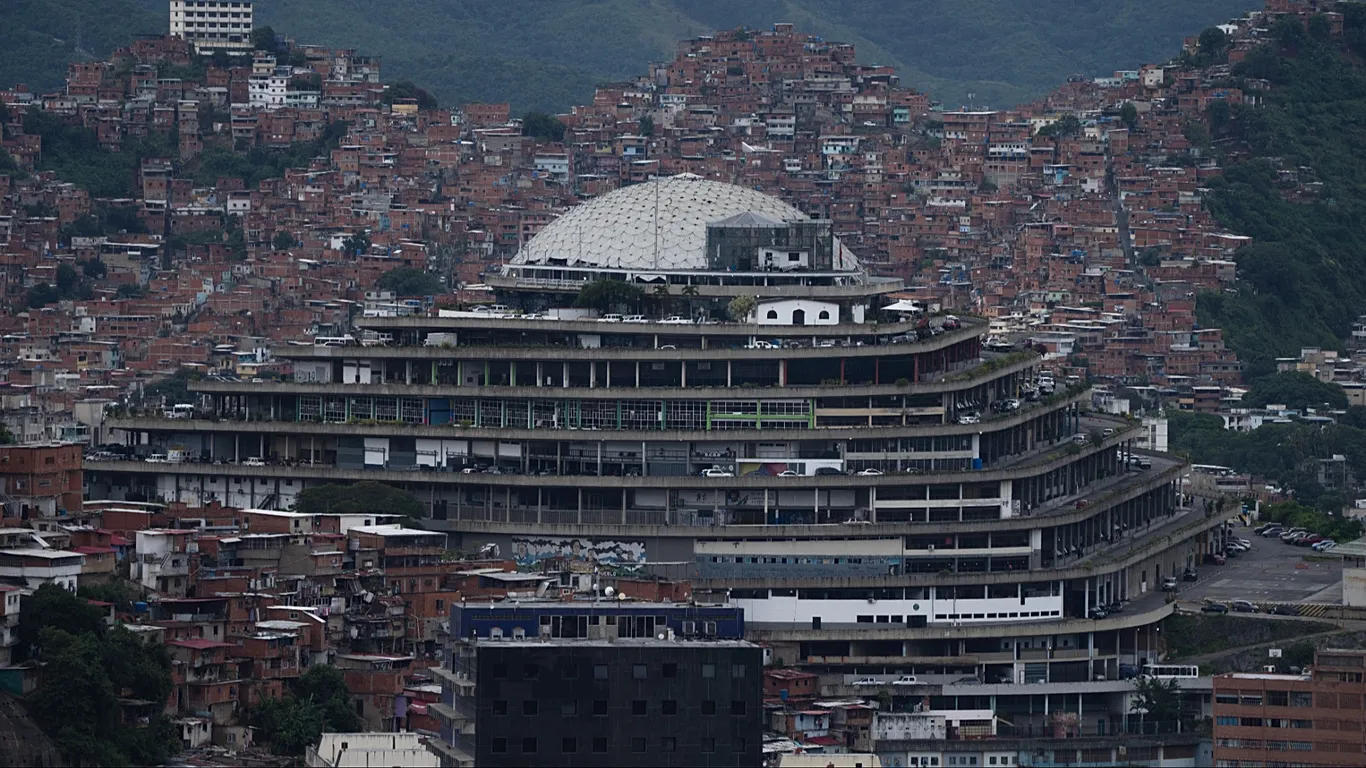 Το Helicoide: Ο «Θάλαμος Βασανιστηρίων» της Βενεζουέλας που Θέλει να Κλείσει ο Τραμπ