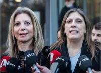 Καρυστιανού κατά Κωνσταντοπούλου στη δίκη για τα βίντεο των Τεμπών: «Σπαταλά τον χρόνο του δικαστηρίου»