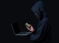 CTM360: Χιλιάδες «ψεύτικες τράπεζες» στήνουν παγίδες μέσω Google και SEO