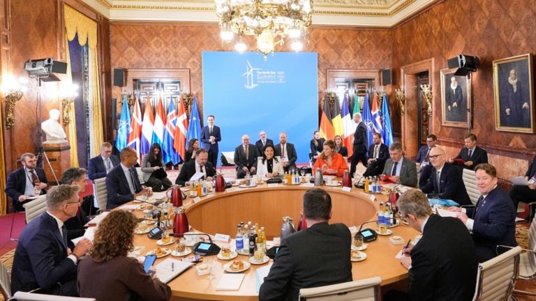 Η Ευρώπη Στοχεύει 100 GW Υπεράκτια Αιολική για Απεξάρτηση από Ρωσία