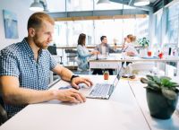 Νέα προγράμματα και δράσεις για την τόνωση της απασχόλησης