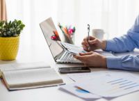 Από το χάρτινο μπλοκάκι στο cloud: Η υποχρεωτική ηλεκτρονική τιμολόγηση αλλάζει ριζικά την αγορά