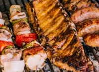 Μελέτη: Οι κρεατοφάγοι ζουν συχνότερα μέχρι τα 100 – Οι κρίσιμες προϋποθέσεις της μακροζωίας