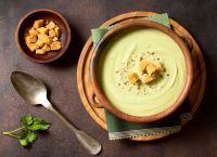 Σούπα βελουτέ με πράσο και πατάτα – Ελαφριά, κρεμώδης και απολαυστική