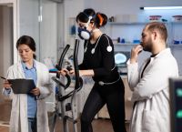 Πόσο καθορίζουν τα γονίδια τη διάρκεια της ζωής μας; Νέα μελέτη ανατρέπει όσα γνωρίζαμε