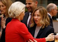 Mercosur: Η Φον ντερ Λάιεν «κερνάει» 45 δισ. σε αγρότες για να κερδίσει τη στήριξη Μελόνι