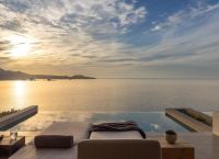 Πράσινες εγκρίσεις, κόκκινες κάρτες για το Domes White Coast Milos