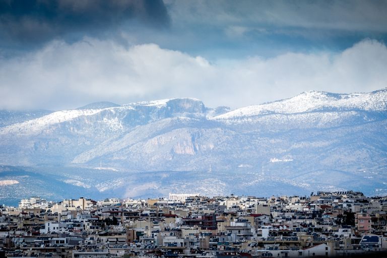 Αλλάζει ξανά ο καιρός: Κατακόρυφη πτώση θερμοκρασίας και χιόνια στην Αττική
