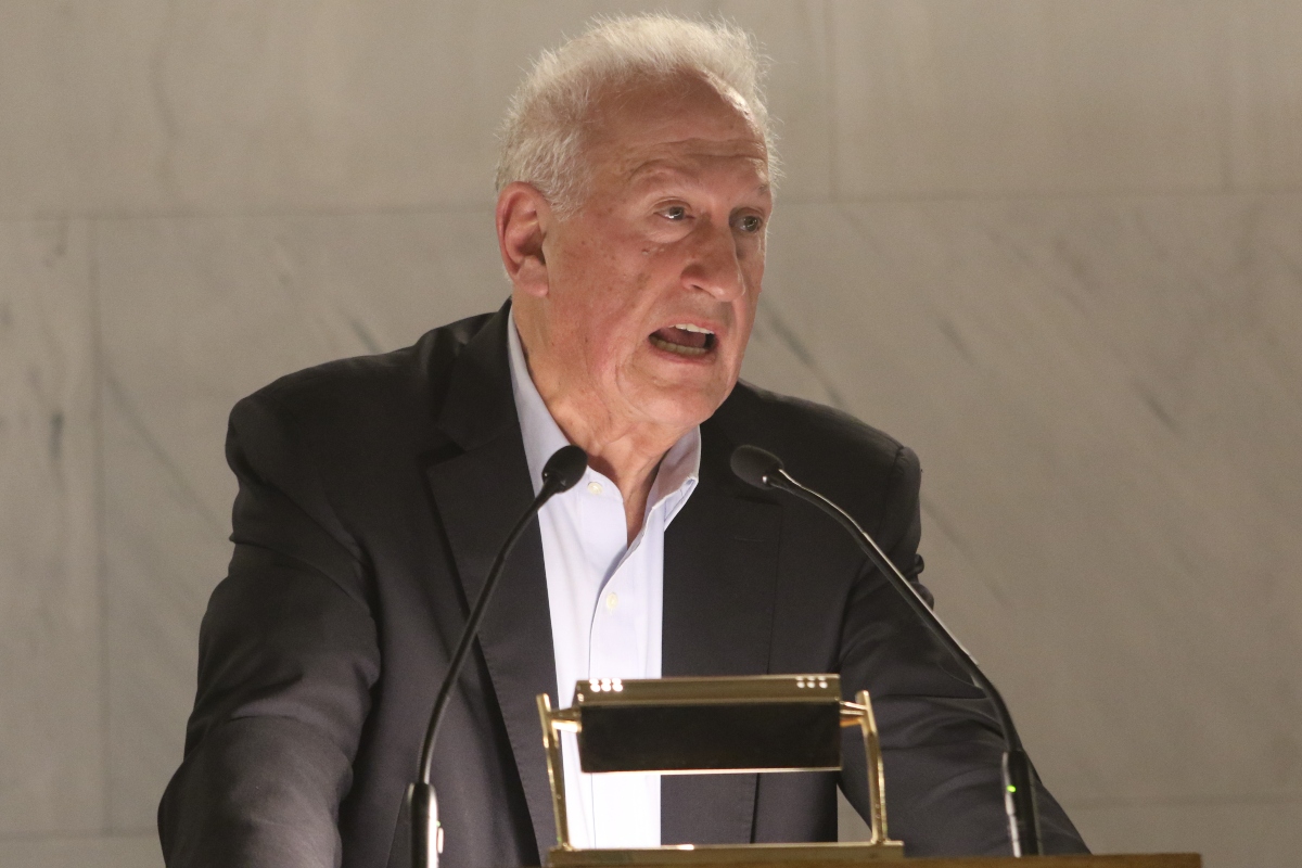 Ο Σκανδαλίδης στο τιμόνι διεύρυνσης: το ΠΑΣΟΚ «ανοίγει φτερά» αλλά παρασκηνιακά μαίνεται η μάχη ταυτότητας