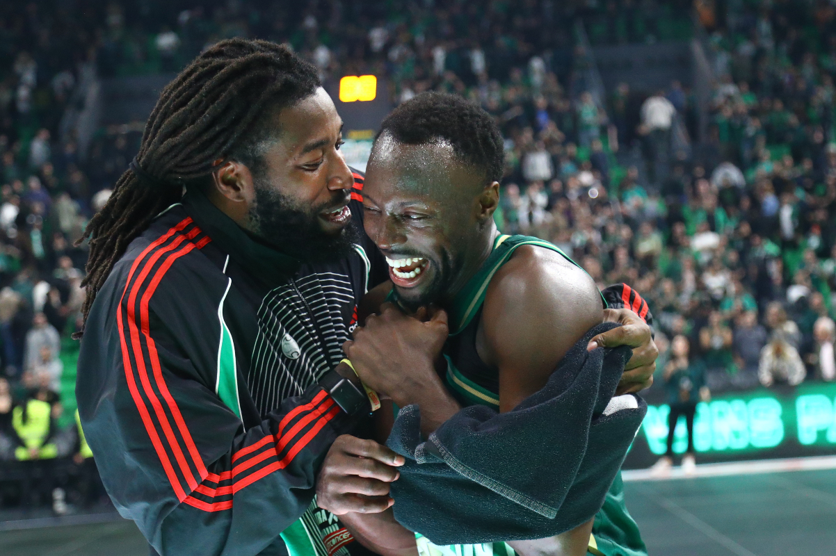 «Θα επιστρέψουμε!» – Το ηχηρό μήνυμα Λεσόρ – Γκραντ με φόντο το ΣΕΦ [pic]