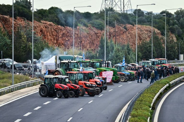 Αγρότες: Πού Ανοίγουν οι Δρόμοι, Πού Παραμένουν τα Μπλόκα – Η Εικόνα στο Εθνικό Οδικό Δίκτυο και στα Τελωνεία