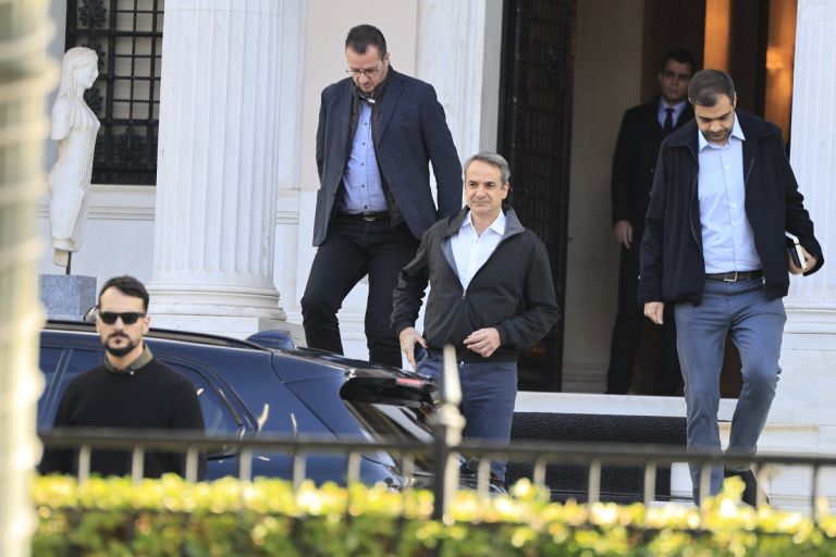 Ο Μητσοτάκης επιλέγει συνέπεια στο ΚΥΣΕΑ: Παρατείνονται οι ηγεσίες σε στρατό, αστυνομία και πυροσβεστική