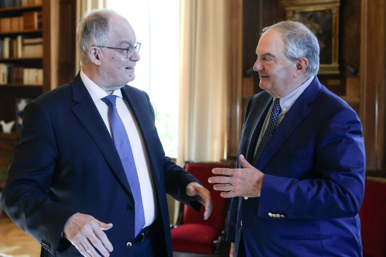 Τασούλας – Καραμανλής στο Προεδρικό Μέγαρο: Η «γαλάζια» συμμαχία που στέλνει μήνυμα ενότητας