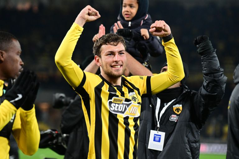 Ίδιος πάθος, ίδια λύσσα για τη νίκη – Η ΑΕΚ «κατεβαίνει» Τρίπολη για να μείνει κολλητά στην κορυφή