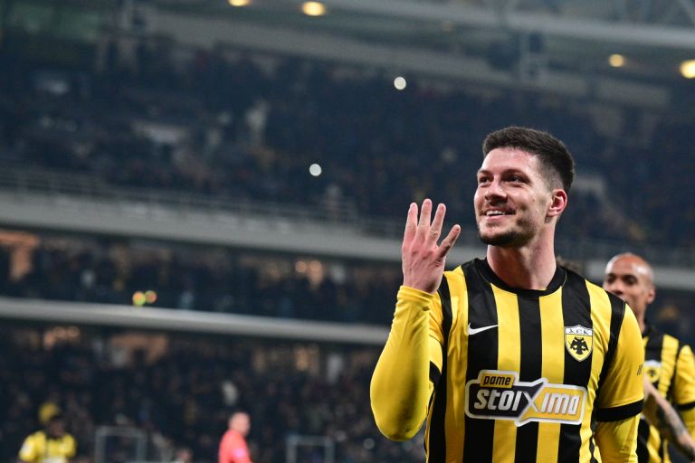 ΑΕΚ – Παναθηναϊκός 4-0: Ο Λούκα Γιόβιτς «έσπασε» το τριφύλλι με καρέ