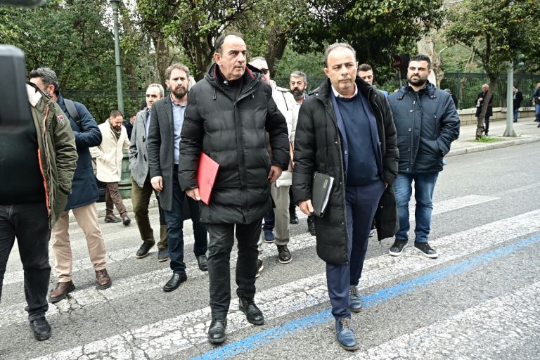 Αγρότες στο Μαξίμου: Ο Μητσοτάκης συναντά τους εκπροσώπους των μπλόκων – Εκτός ο Ανεστίδης