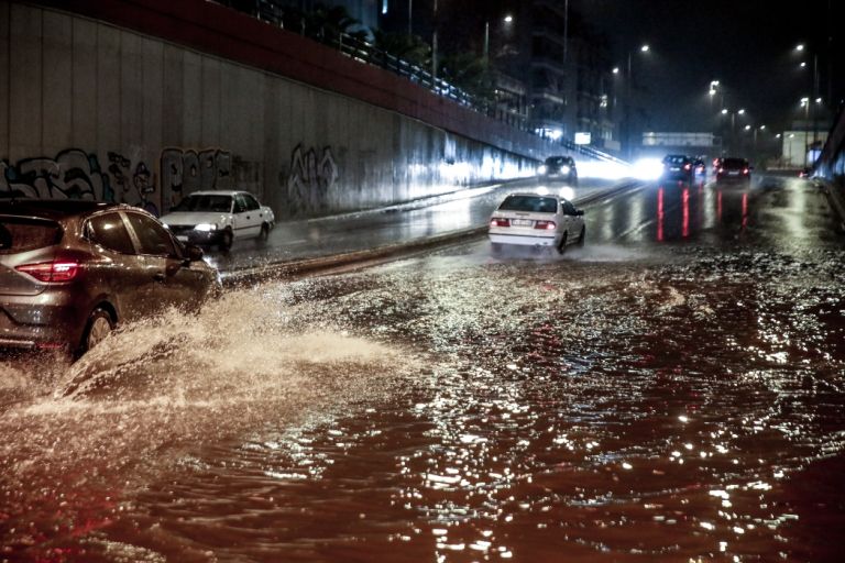 Αττική: Ήχησε 112 στον Ασπρόπυργο, πλημμυρισμένοι δρόμοι, «φούσκωσαν» Κηφισός,Ιλισσός, Ποδονίφτης, Πικροδάφνη