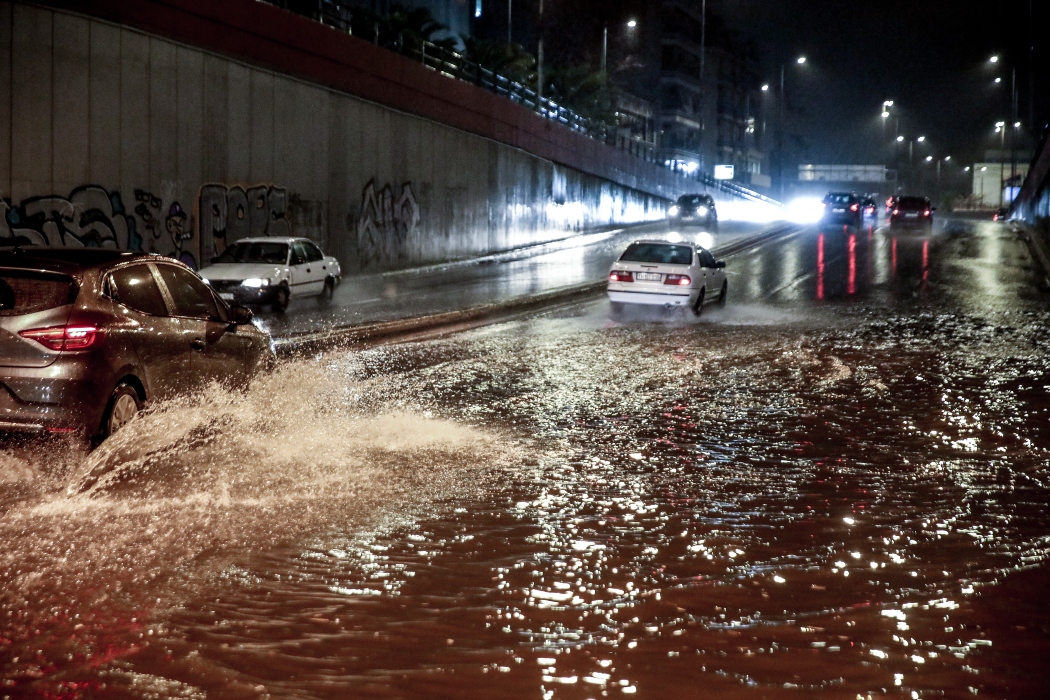 Αττική: Ήχησε 112 στον Ασπρόπυργο, πλημμυρισμένοι δρόμοι, «φούσκωσαν» Κηφισός,Ιλισσός, Ποδονίφτης, Πικροδάφνη